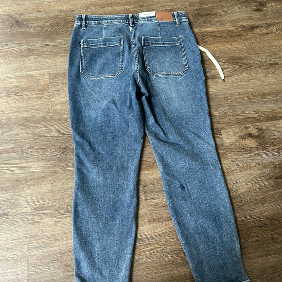 Judy Blue Jeans - Picture 6 of 7